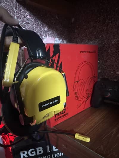 Brand new headphones 10/10 condition 03179460672 delivery all over pak