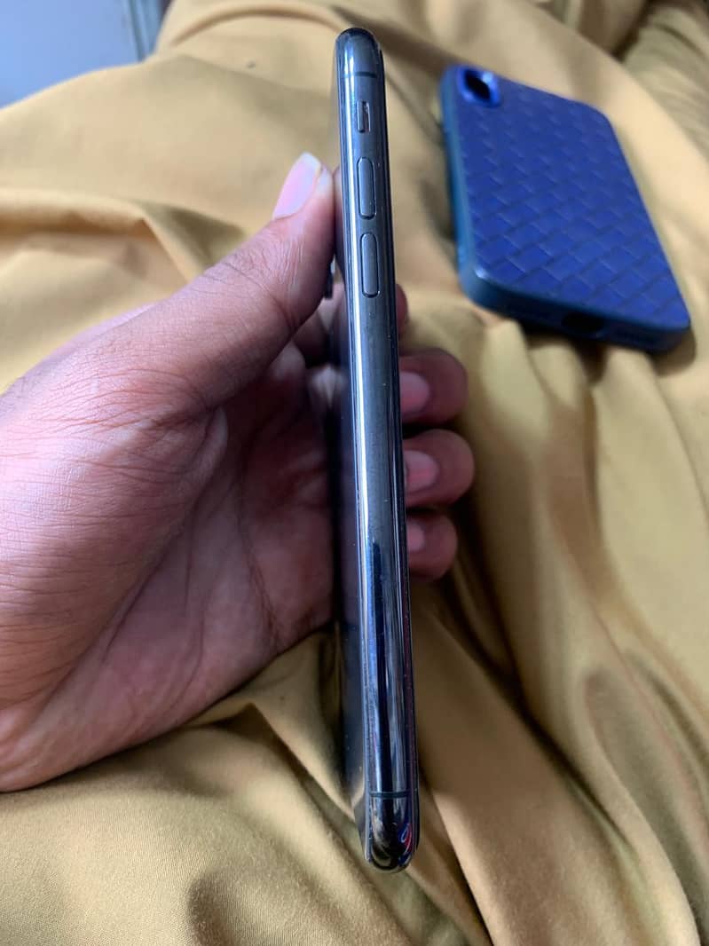 Apple iPhone X 2