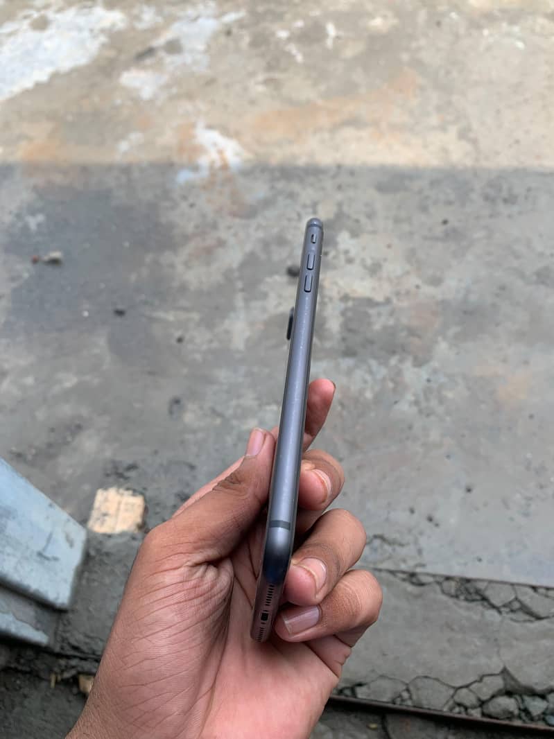 Apple iPhone 8 Plus 3
