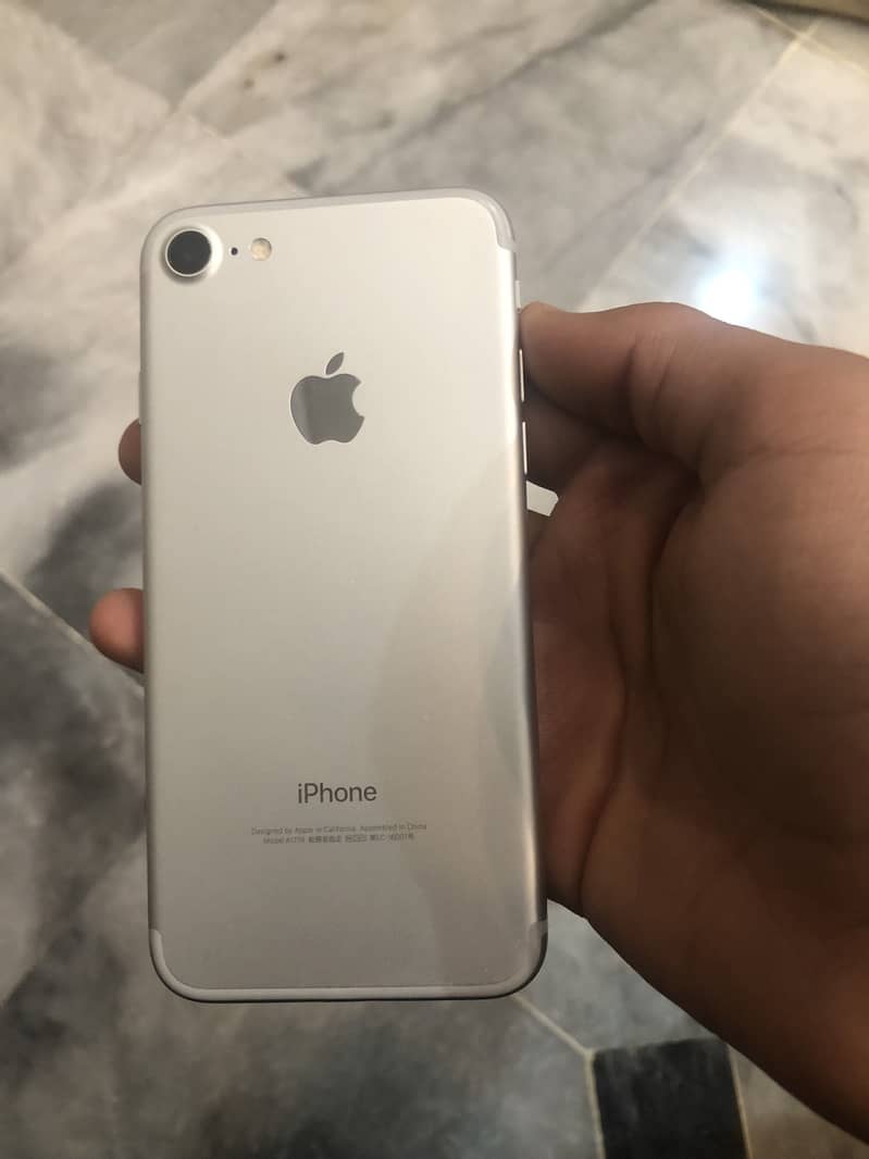 Apple iPhone 7 0
