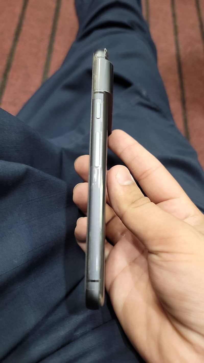 Google Pixel 8 4