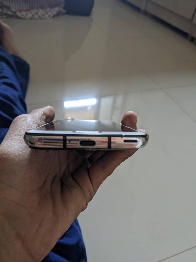 Sharp Aquos R2 1