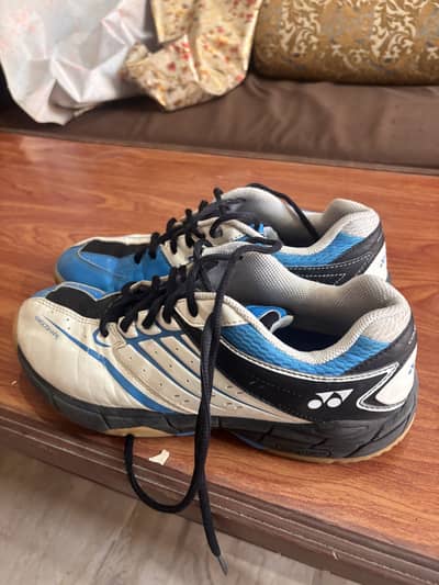 YONEX Original Shoes - Size 42