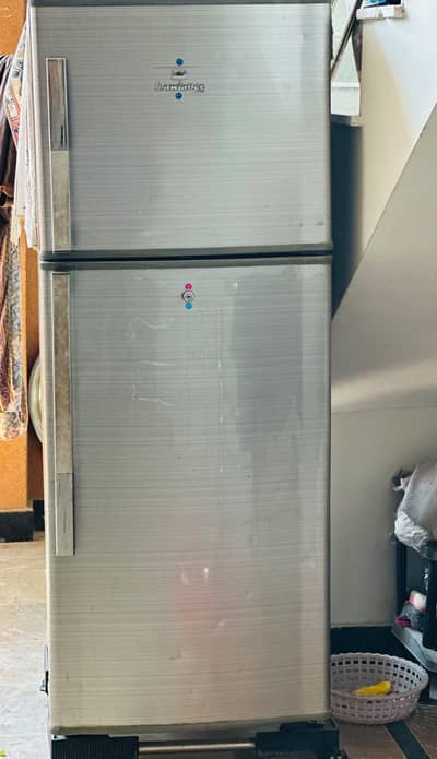 used refrigerator for sale working 100% -peshawar