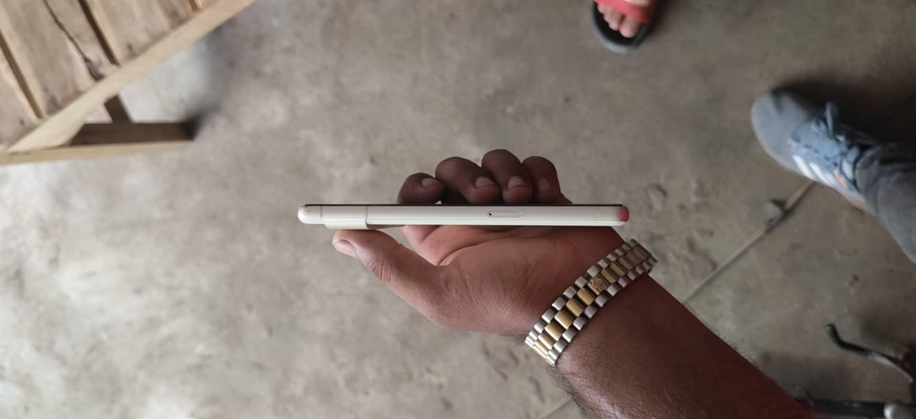 Google Pixel 7 4