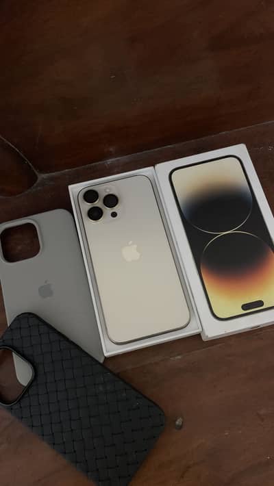 Iphone 14 pro max 256 gb/ bttry health 86. waterpack set
