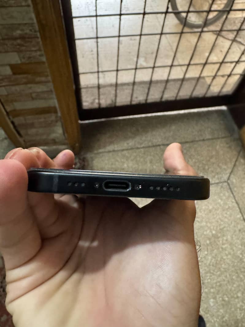 Apple iPhone 15 4