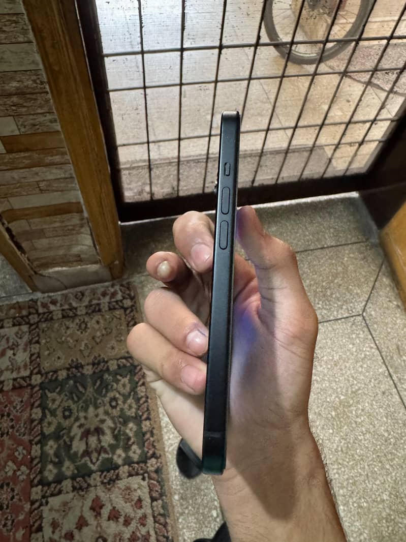 Apple iPhone 15 5