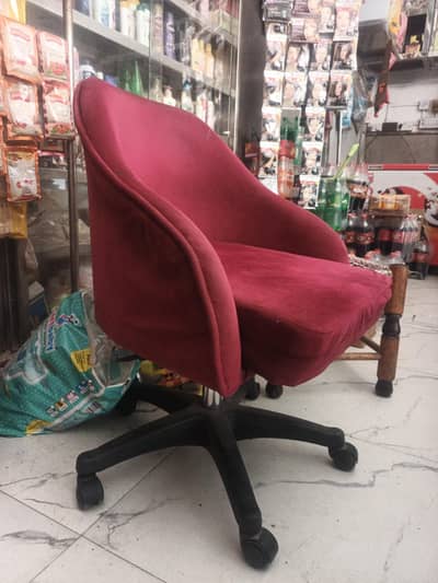 chair condition 10/10 ha soft chair available only serious buyer conta