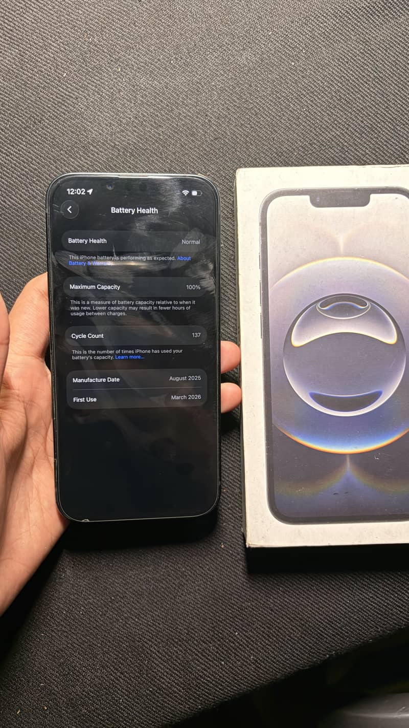 Apple iPhone 16e 5