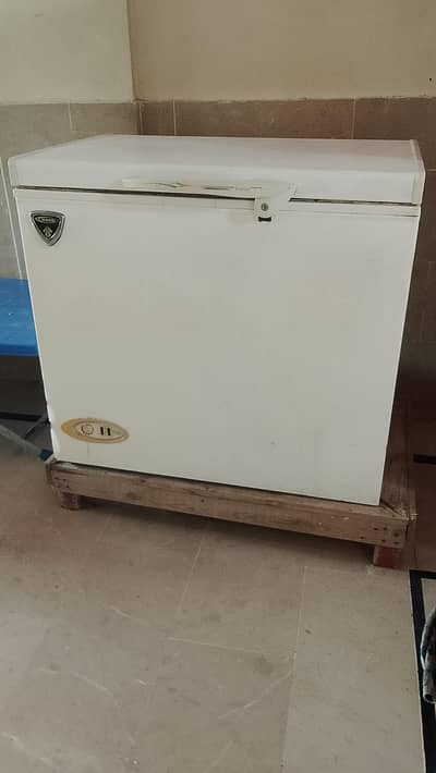 waves single door deep freezer