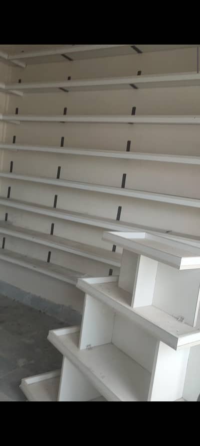 good Condition Shelf's And Counter for sell