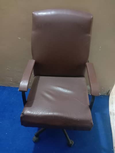 Office chair in neat condition