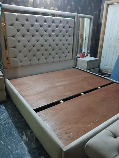 Luxury King Size Bedroom Set for Sale – Excellent Condition