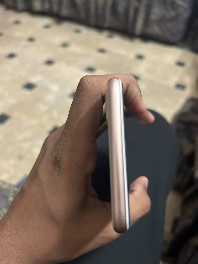Apple iPhone 8 Plus 4