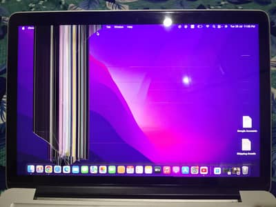 MacBook Pro 2015 8/256 Broken Screen