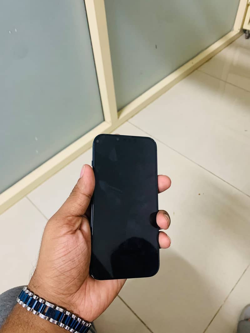 Apple iPhone 13 1