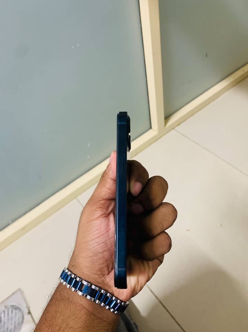 Apple iPhone 13 3