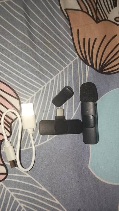 Mic with adaptor wire charge and clip