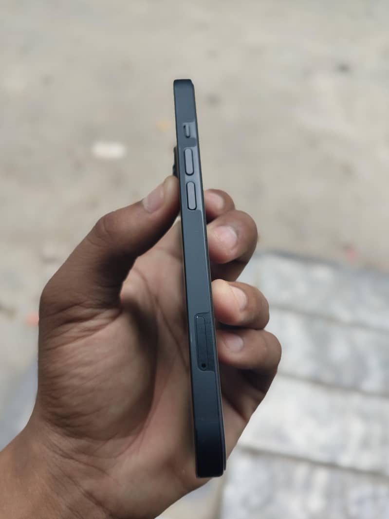 Apple iPhone 13 2