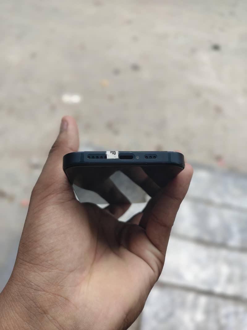 Apple iPhone 13 3
