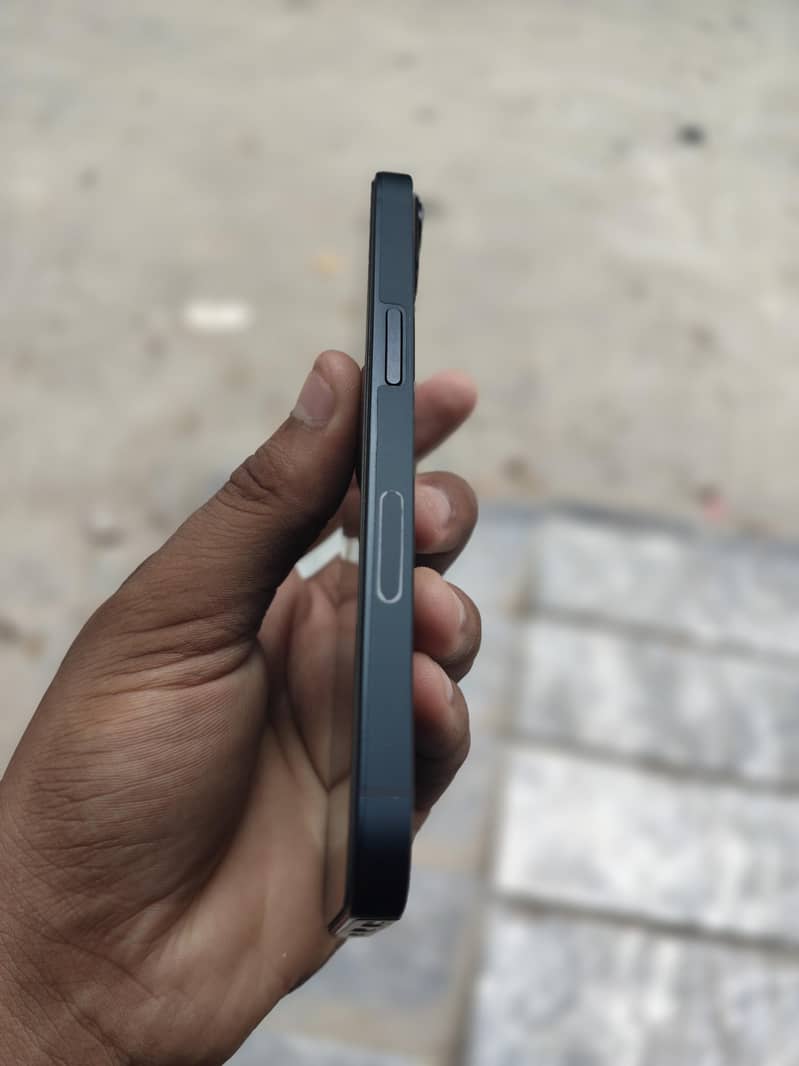 Apple iPhone 13 4