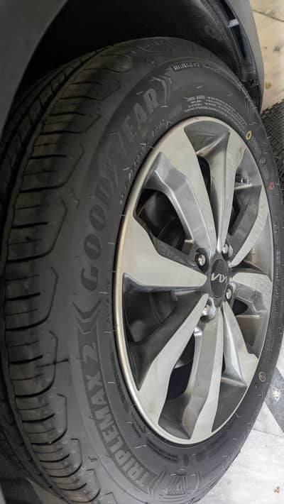 Brandnew Goodyear 195-60-16
