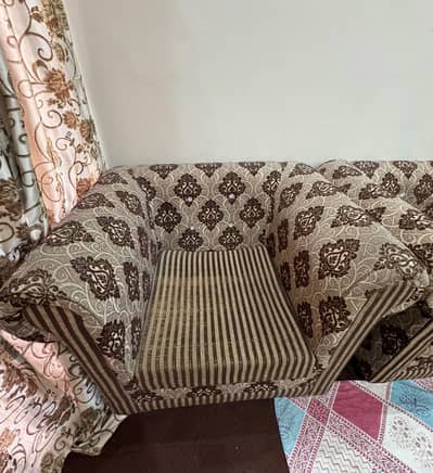 3-1-1 SOFA SET FOR SALE IN REASONABLE PRICE JUST FOR LEFT HOME