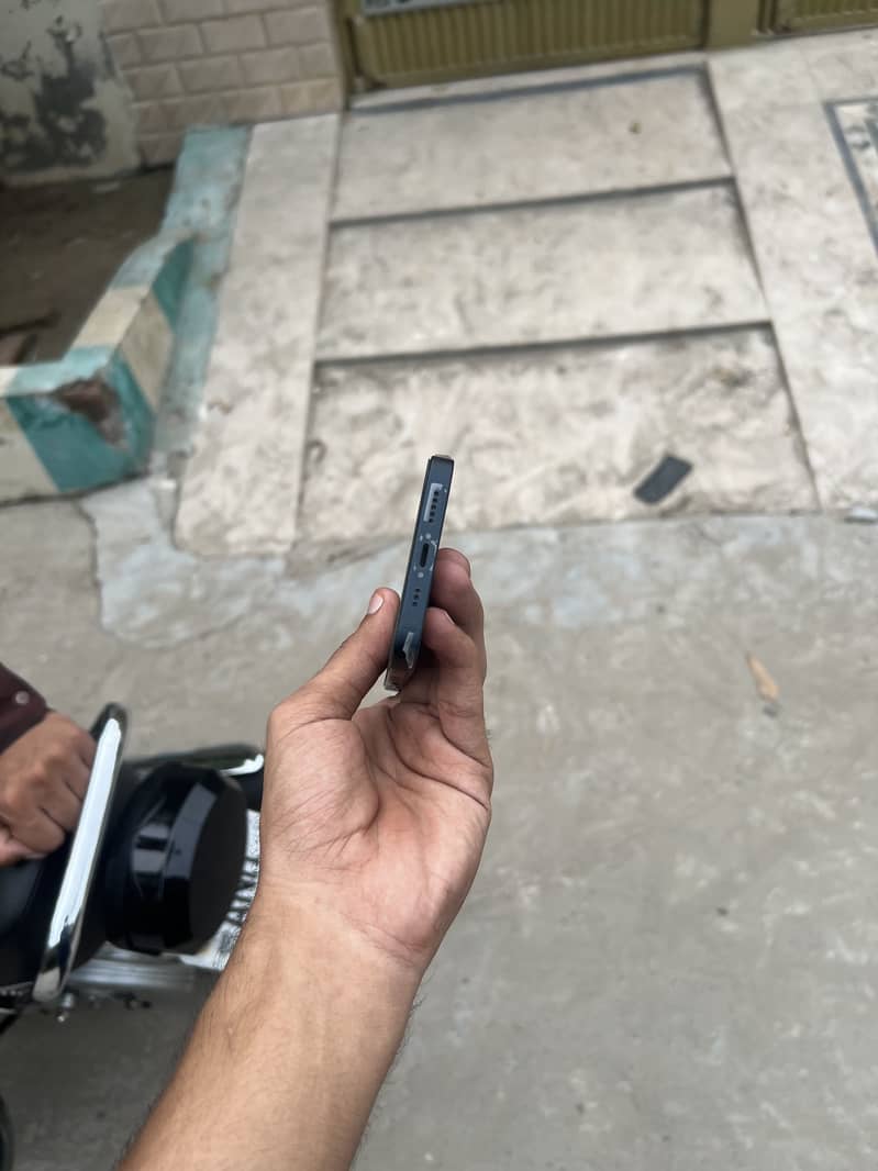 iPhone 14 3