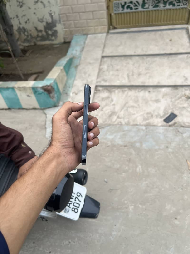 iPhone 14 6