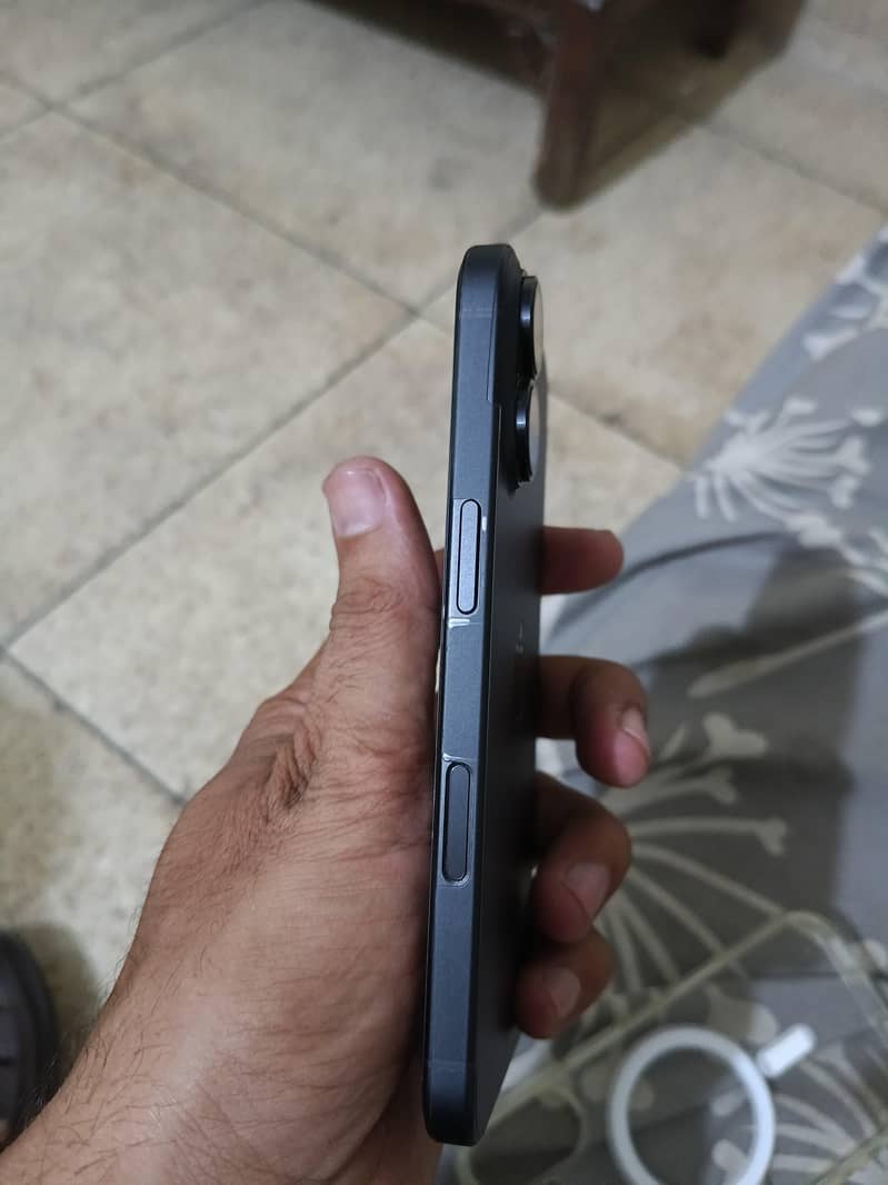 Apple iPhone 16 1