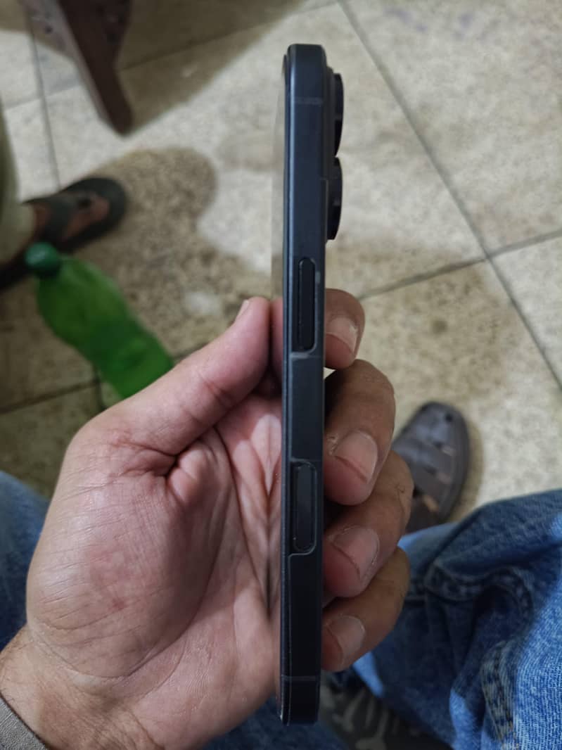 Apple iPhone 16 2