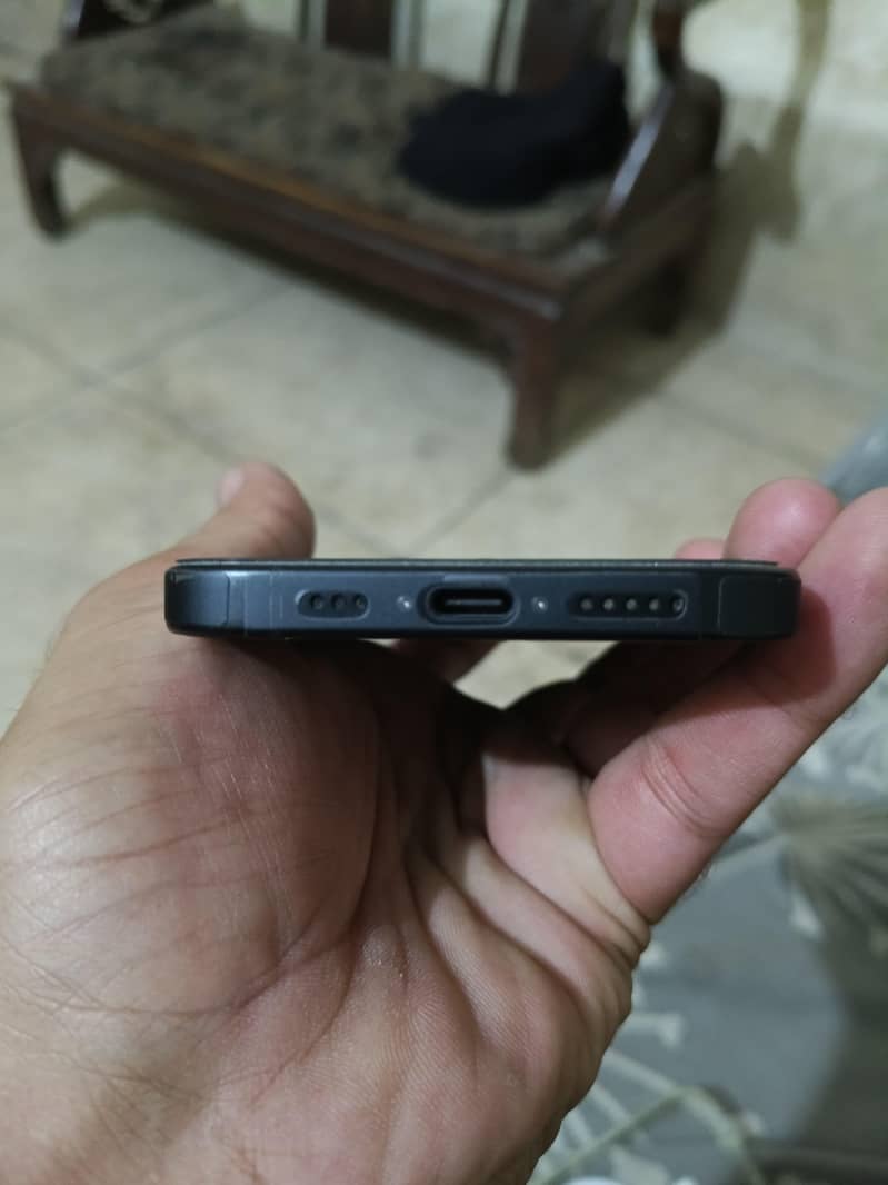Apple iPhone 16 6