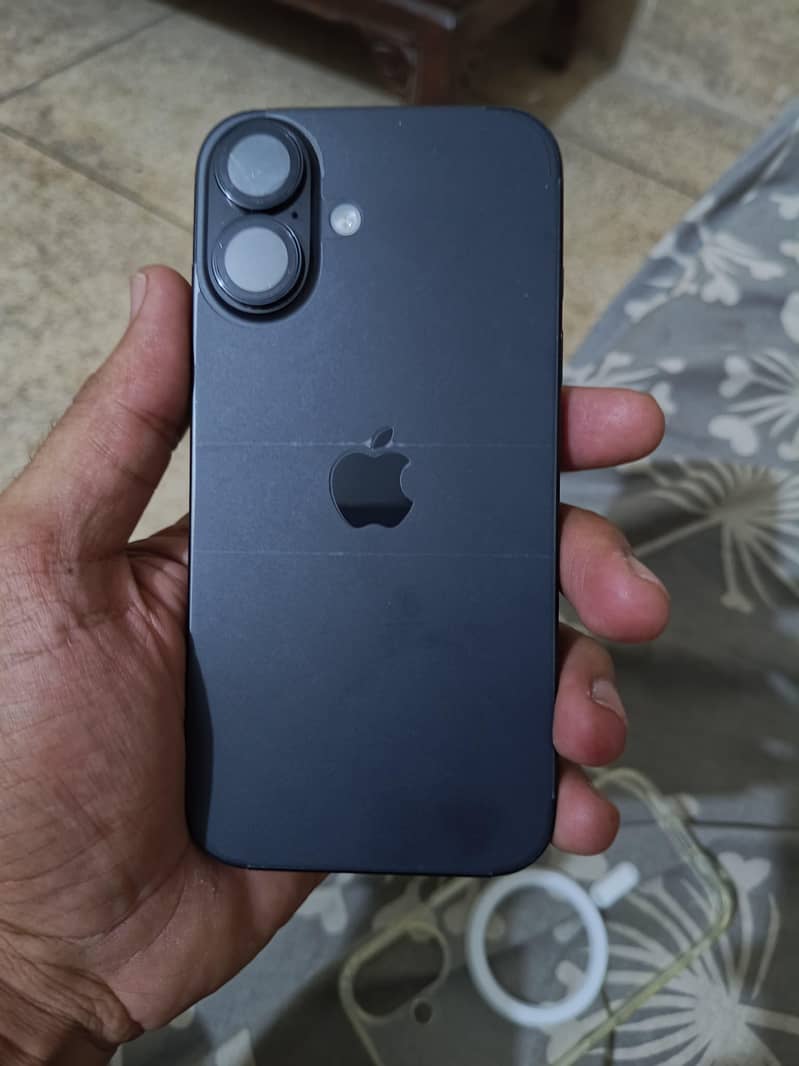 Apple iPhone 16 7
