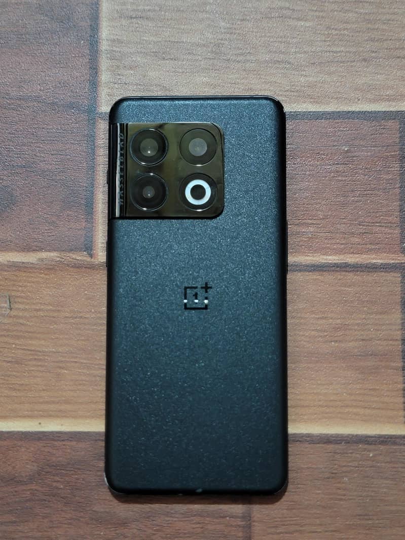 One Plus 10 Pro 1