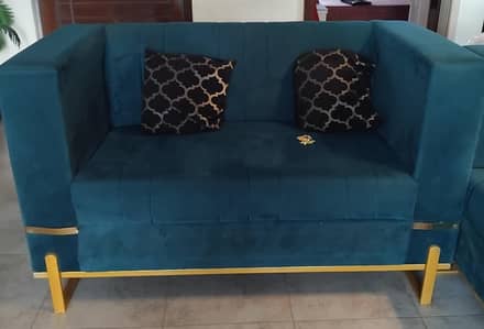 3+2 sofa set  in ms(metal frame )and 2 puffy