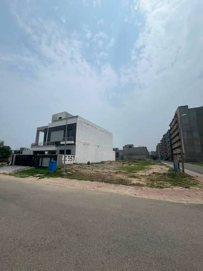 Residential 10 Marla Plot Available For Sale In a Desirable Location In Bahria Town