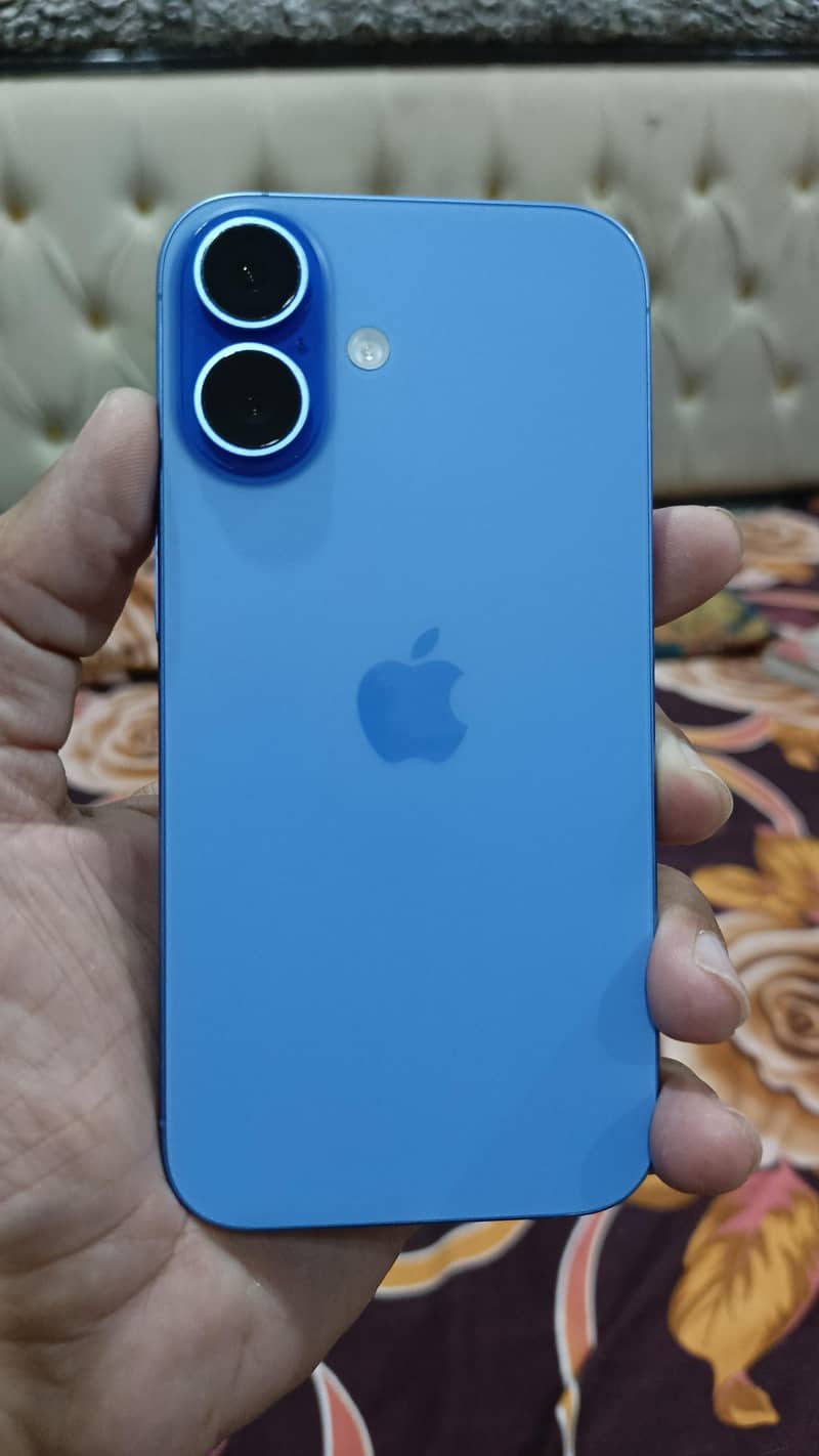 Apple iPhone 16 1
