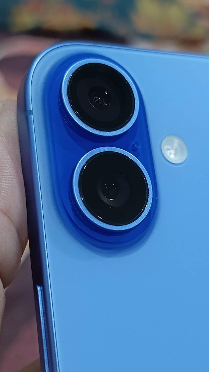 Apple iPhone 16 2