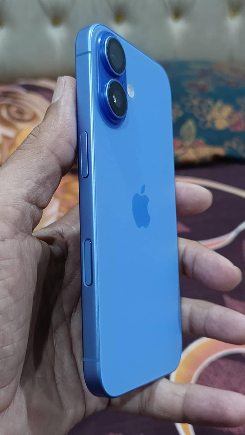 Apple iPhone 16 3