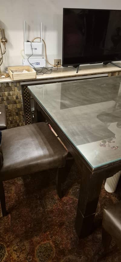 wooden 6 chairs dinning table with glass top