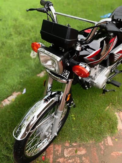 Honda CG 125 2024/2025 Model  Black Febulus Condition  Gift For Lover