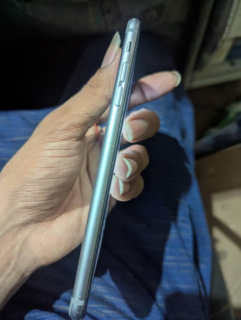 Apple iPhone 6S Plus 4