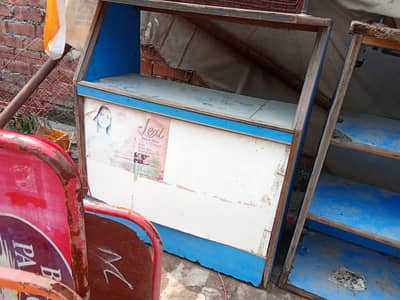 shop wooden counter 3 pcs for sale mazboot Kam demand 40,000 Lahore
