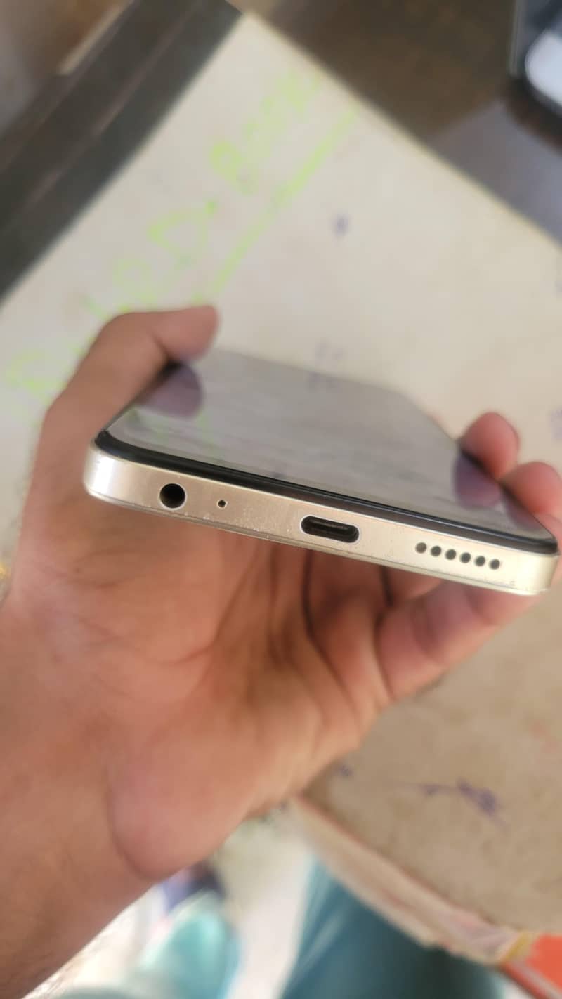 Tecno 4