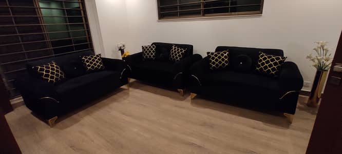 Velvet sofa set with cushions (6 seater)