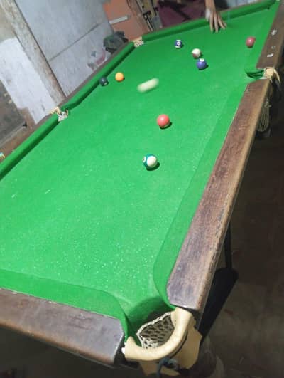 snoker table