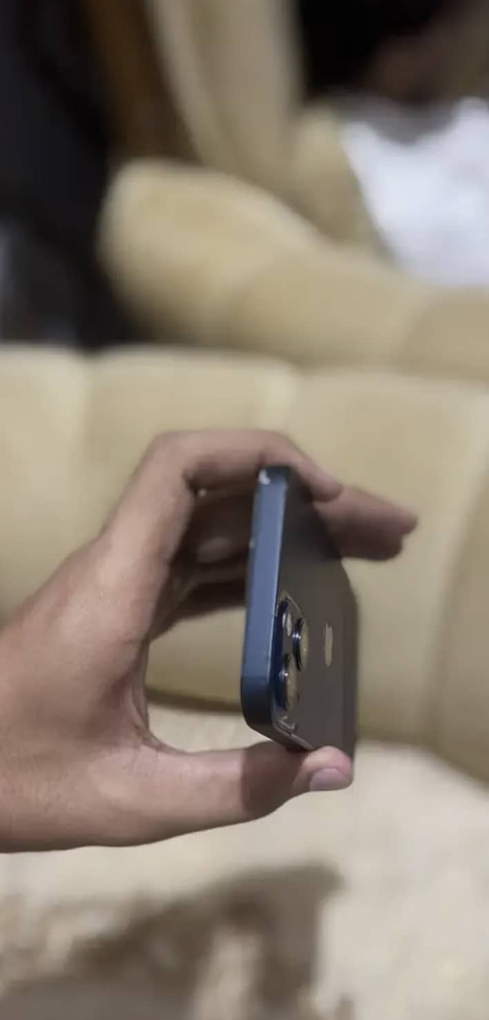 Apple iPhone 13 4