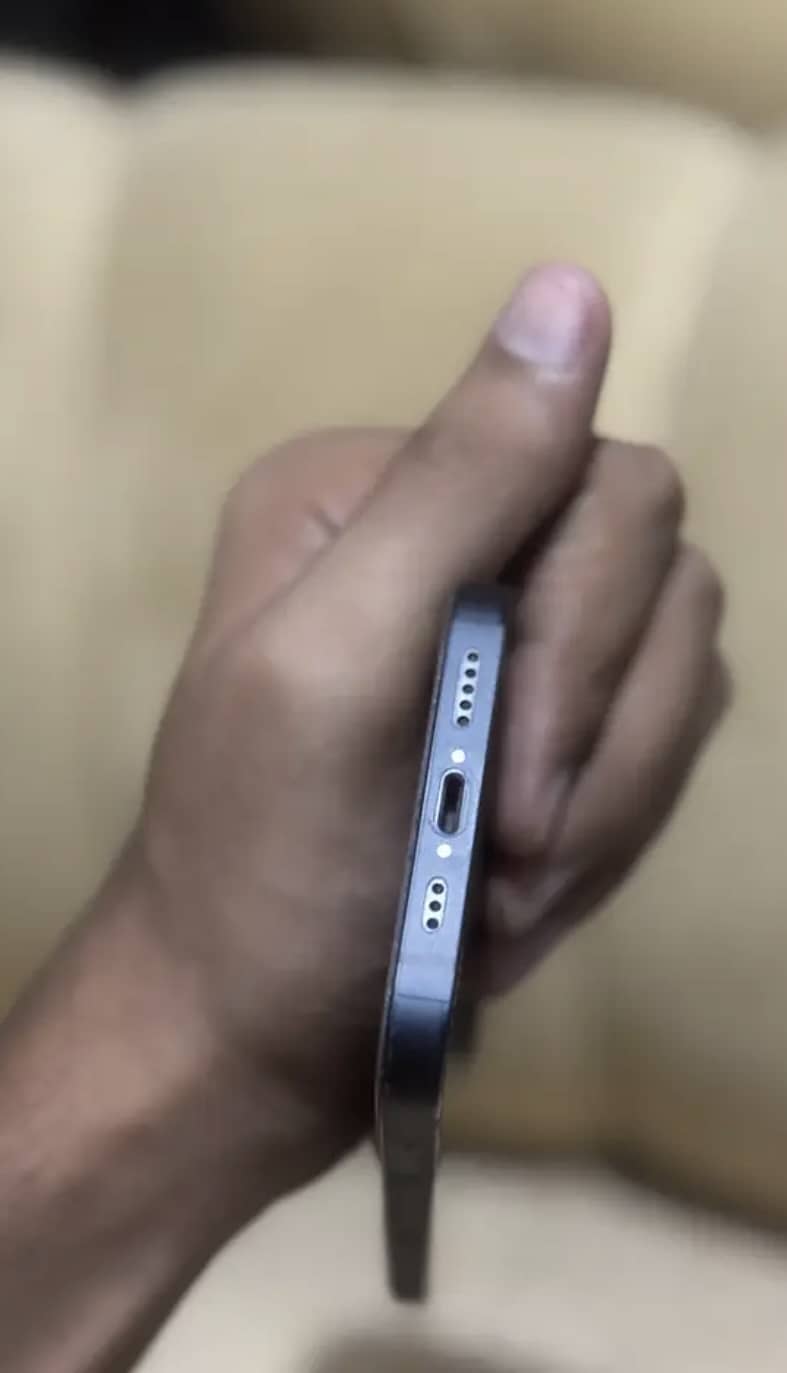 Apple iPhone 13 5