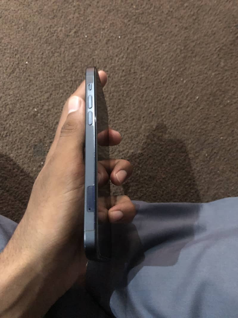 Iphone 12 4